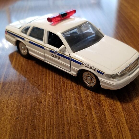 Ontario Provincial Police Road Champs die cast police car 1:43 scale - Picture 8 of 10